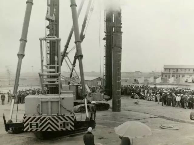 8-1978年12月23日,中国二十冶成功打下宝钢“第一桩”。